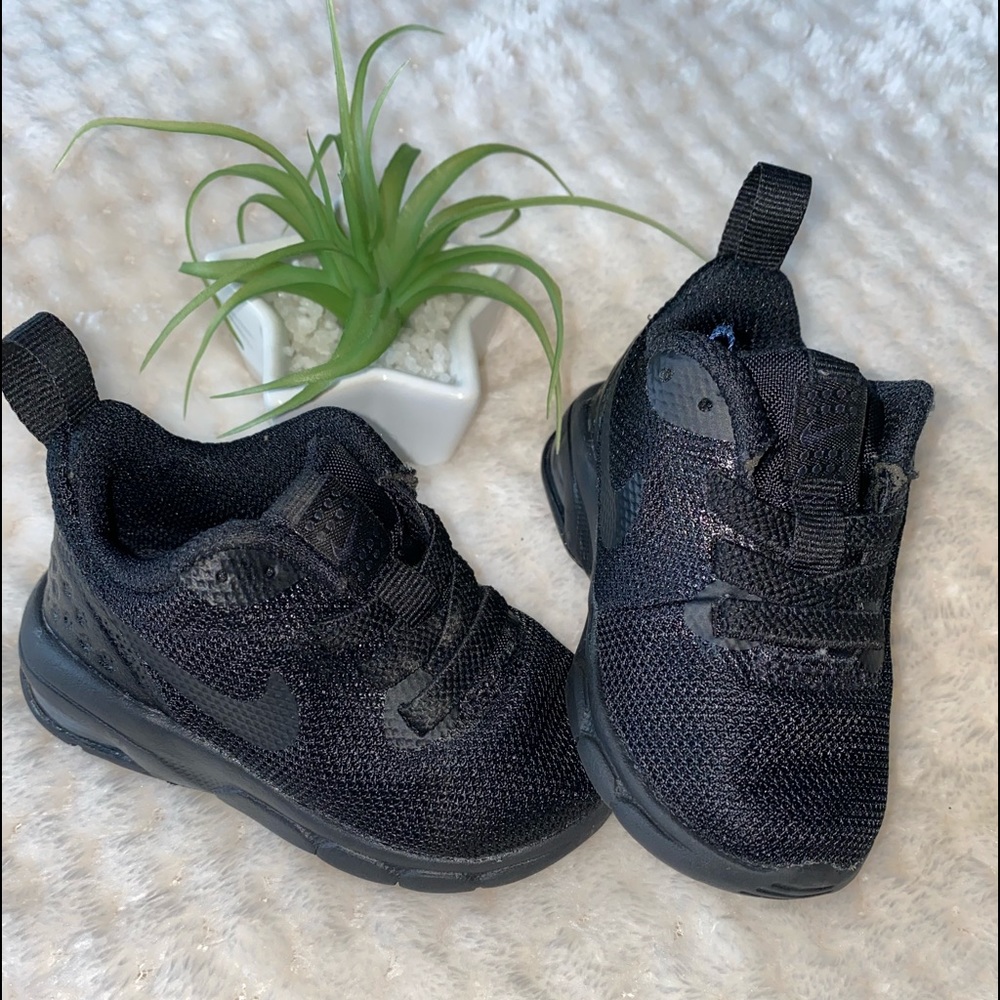 🖤Toddler NO-TIE Nike’s😍